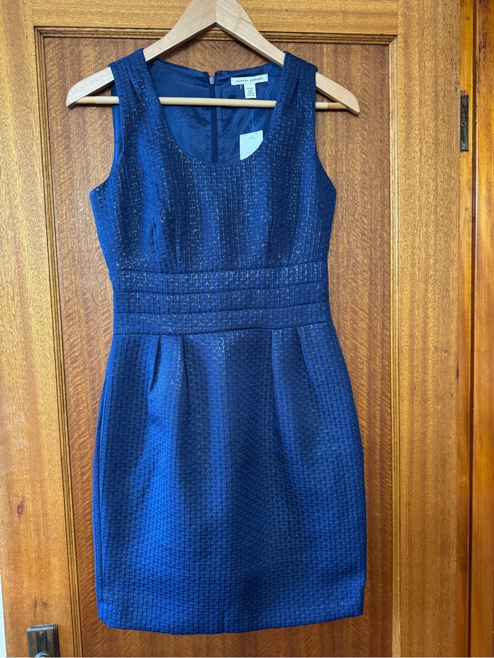 Banana Republic Navy Textured Sleeveless Sheath Dress, size 00P. NWT
